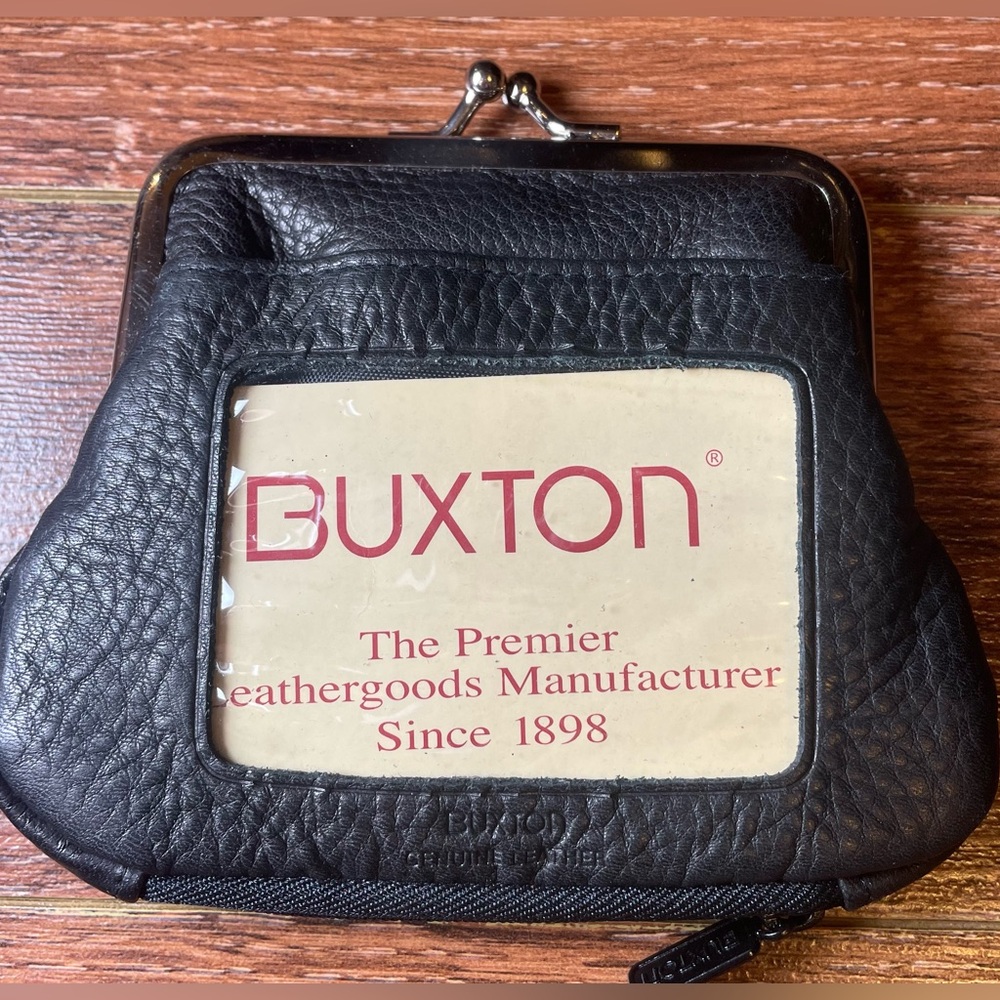 🆕 BUXTON clutch change purse
